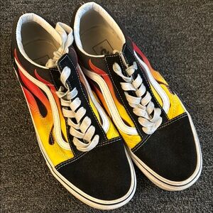 Women’s 9.5/ Men’s 8 VANS Old Skool Flame Pattern Sneakers